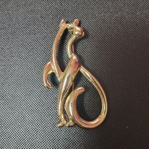 Vintage Large Mid Century Modern Smooth Shiny Gold Tone Openwork Cat Brooch Pin